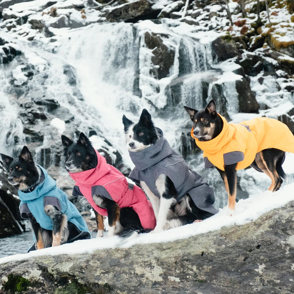 Hurtta Expedition Parka 30 borůvková (pro pejsky s délkou zad do 30cm volte velikost 25) 